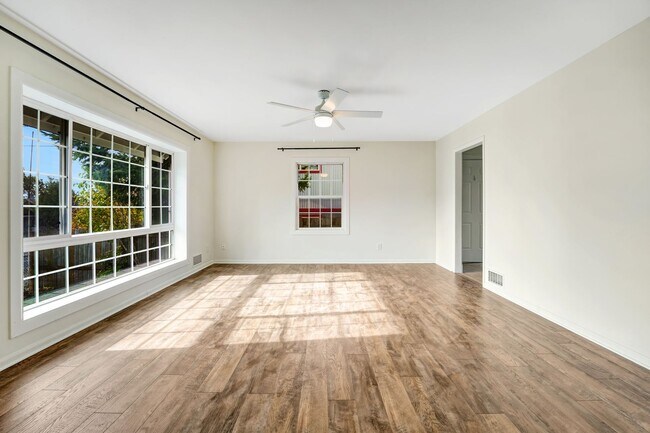 Building Photo - Impressive Home - Remodeled throughout!