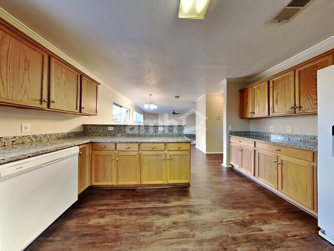 Building Photo - 3104 Pinehurst Court