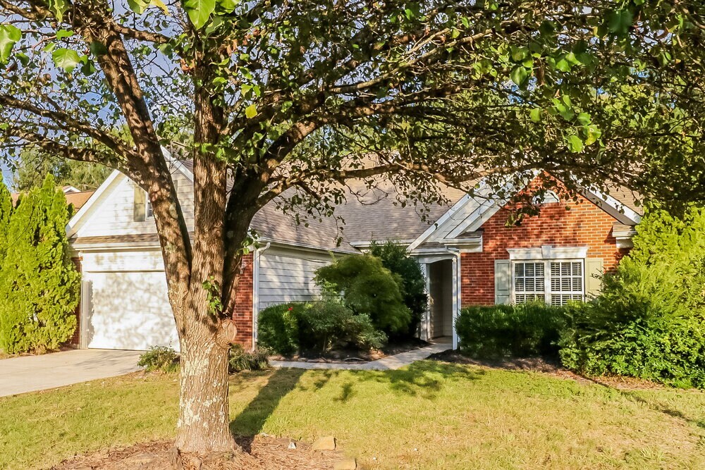Building Photo - 15541 De Havilland Dr
