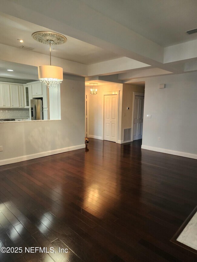 Building Photo - 212 St Johns Ave