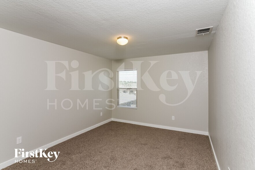 Building Photo - 2423 Valencia Crst