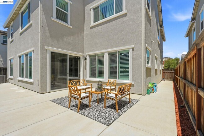 Building Photo - 1550 Plumas Dr
