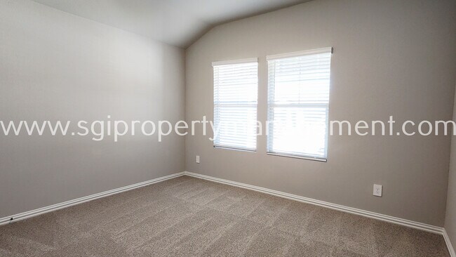 Building Photo - 417 Stagg St