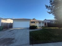 Building Photo - Beautiful 3 Bedrooms 2 Bath Home in Fremont