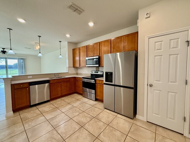 Building Photo - 3977 Plainview Dr