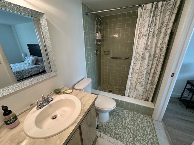 Building Photo - 141 SE 3rd Ave