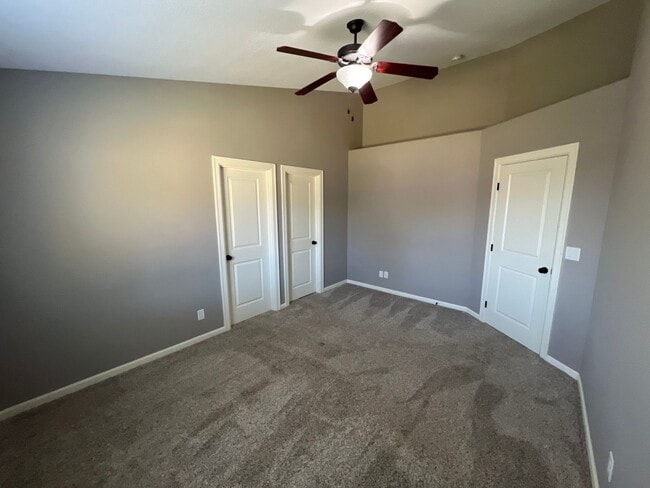 Building Photo - Well Maintained Three Bedroom Home in Sout...