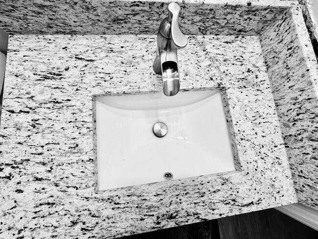 Building Photo - 3340 Pinewood Ave