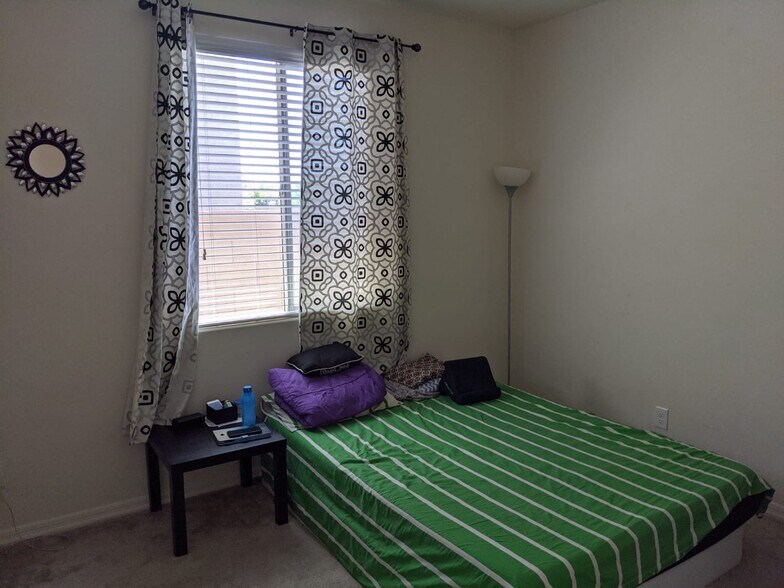 Building Photo - 22084 N 98th Dr