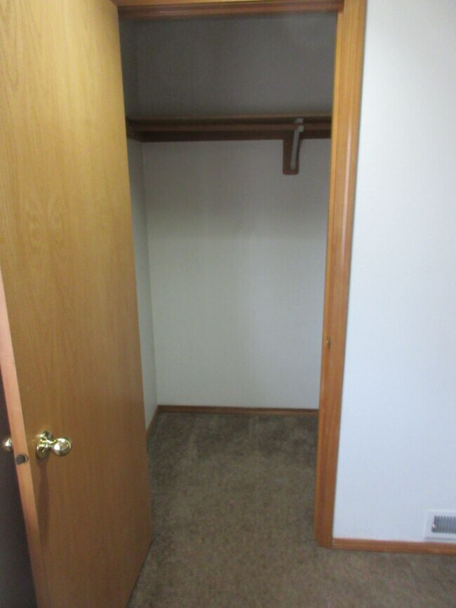 Building Photo - Two Bedroom Duplex in South Salem