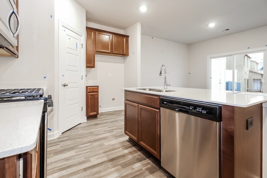 Building Photo - 131 Telford Dr