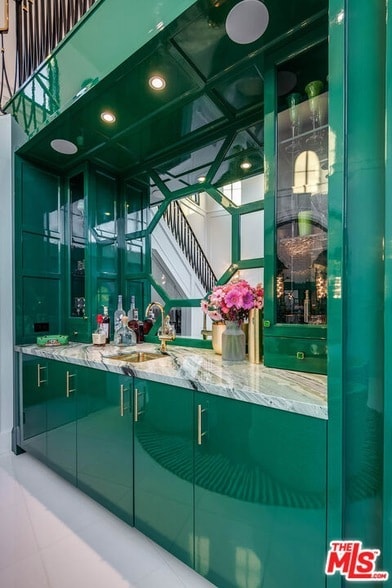 Building Photo - 1445 Vía Cresta