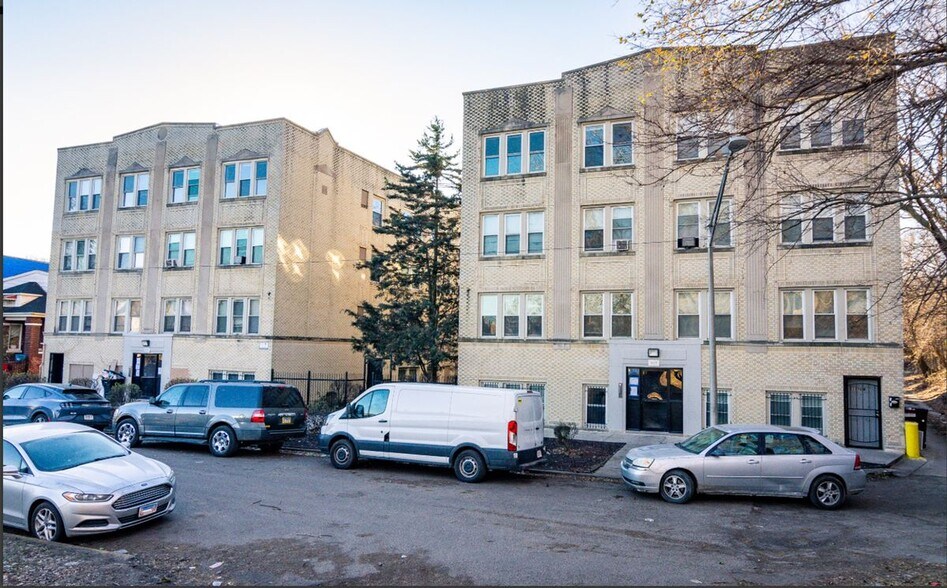 Building Photo - 1127 E 81st St