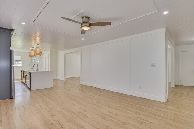 Building Photo - 3137 Edinburgh Dr