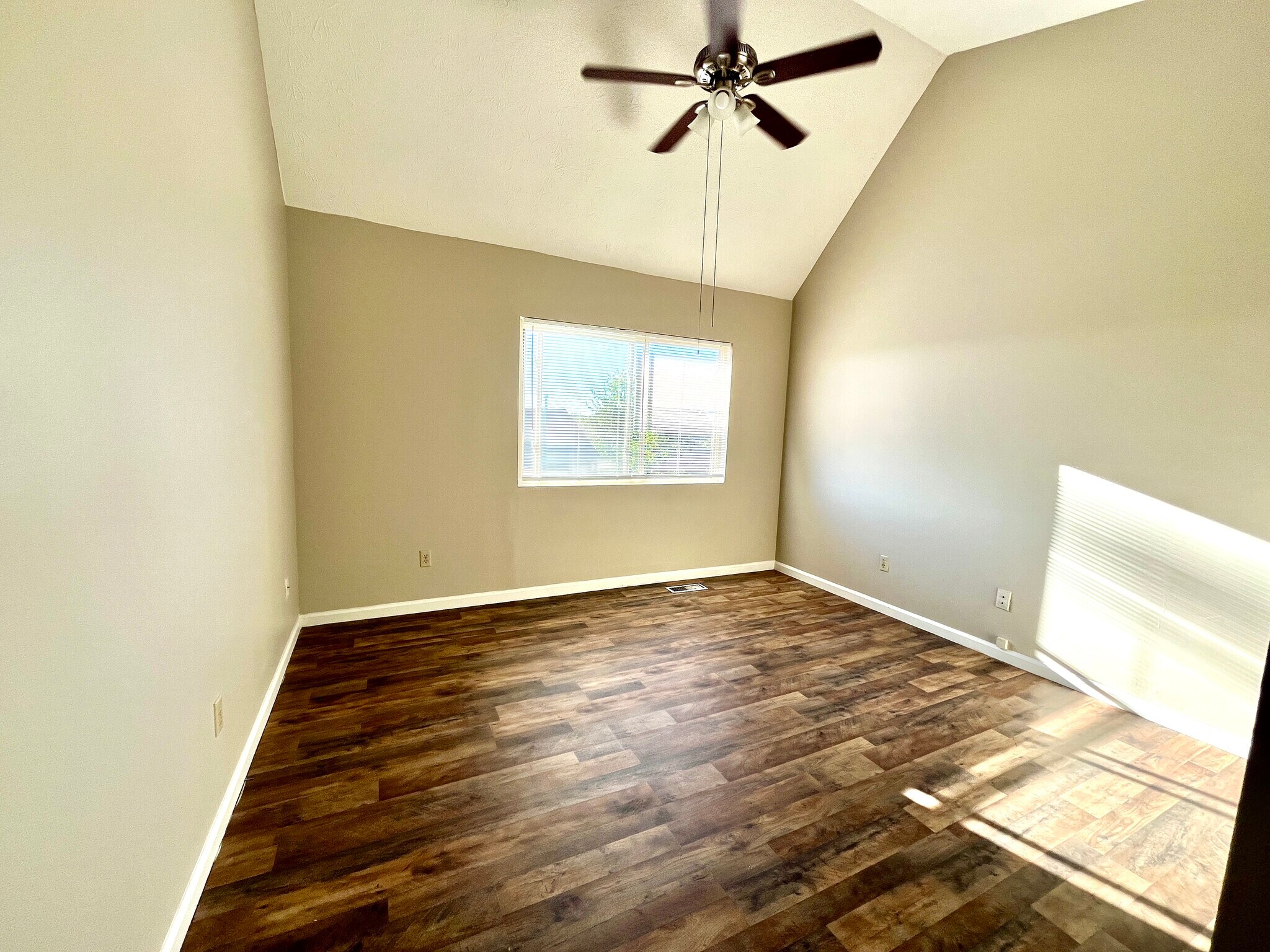 Building Photo - 3660 Walden Dr