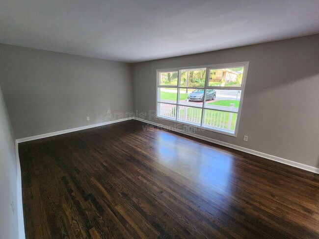 Building Photo - 2689 Collier Dr NW