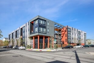 Building Photo - 401 Derby