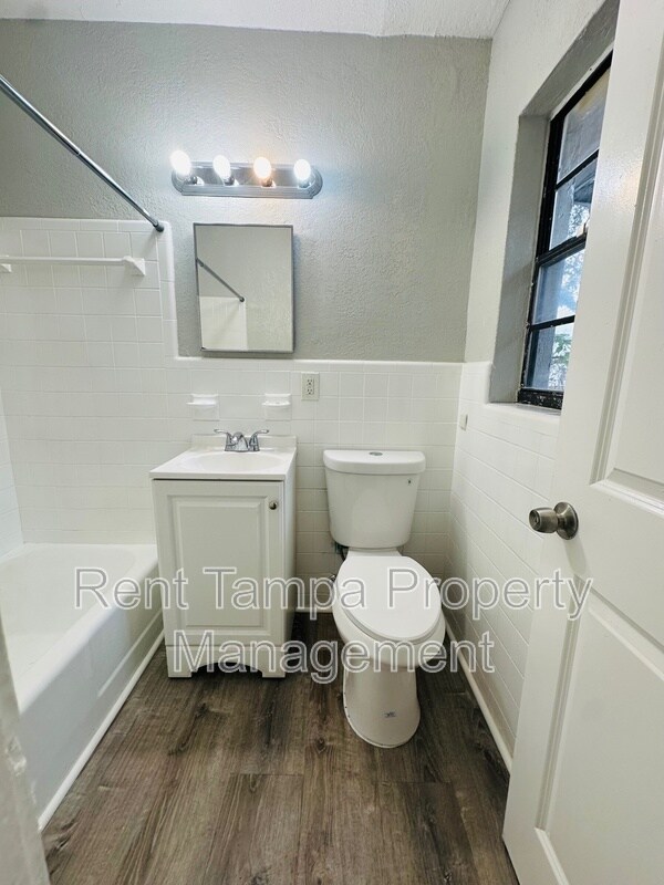 Building Photo - 1610 12th Ave S