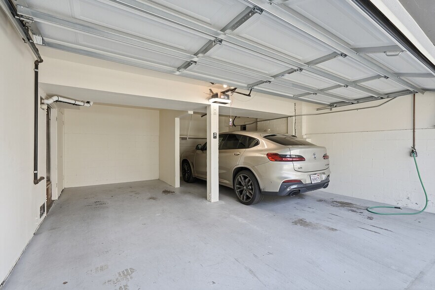 Building Photo - 116 5th Pl