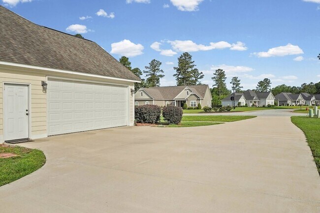 Building Photo - 128 Thistledown Dr