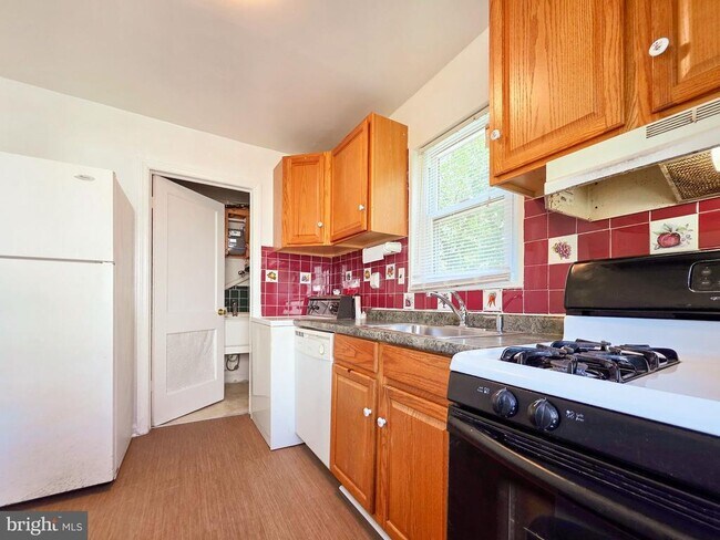Building Photo - 5818 Fifer Dr
