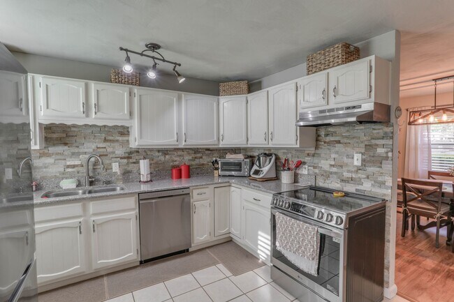 Building Photo - 3442 Lila Dr