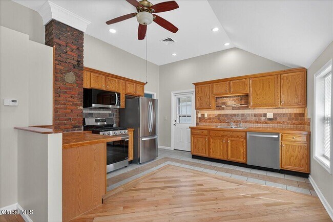 Building Photo - 53 Beekman St