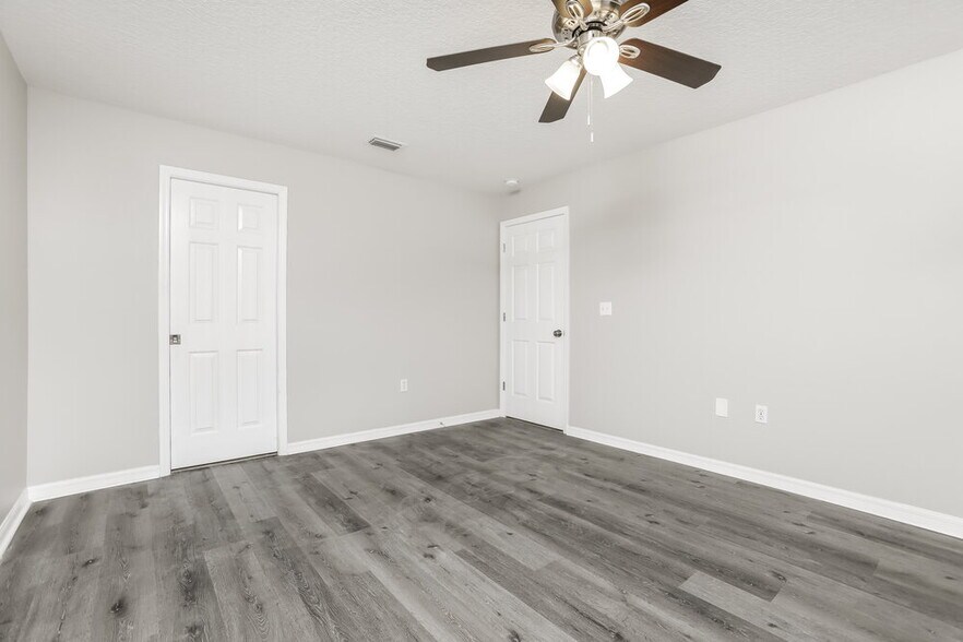 Building Photo - 4863 Treasure Cay Rd