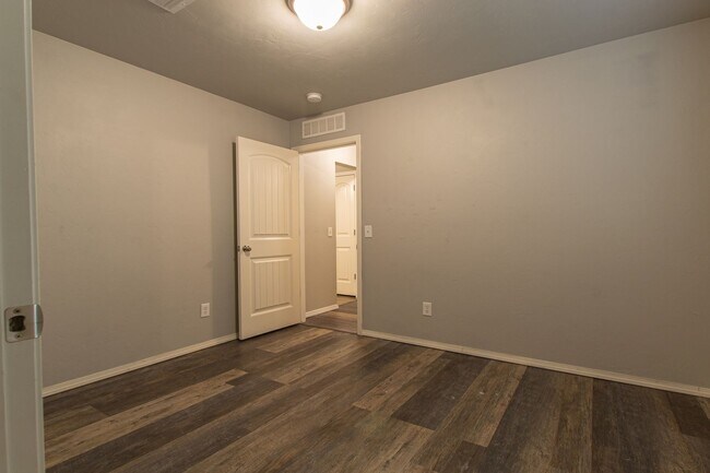 Building Photo - 15316 Nightshade Dr