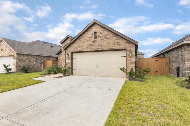 Building Photo - 5127 Blessing Dr