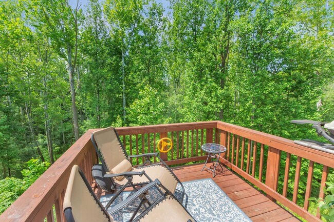 Building Photo - 151 Longwood Dr