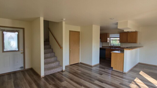 Building Photo - 3 Bed 1.5 Bath Duplex Unit - Barkley Village, Bellingham WA