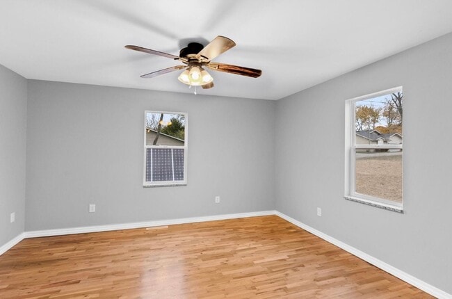 Building Photo - 702 S 10th Ave