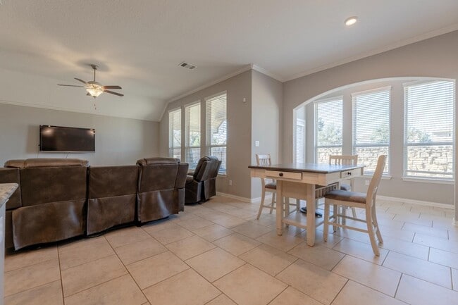 Building Photo - 8727 Hideout Bnd