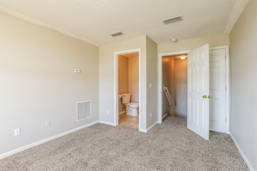 Building Photo - 1211 Summer Springs Drive