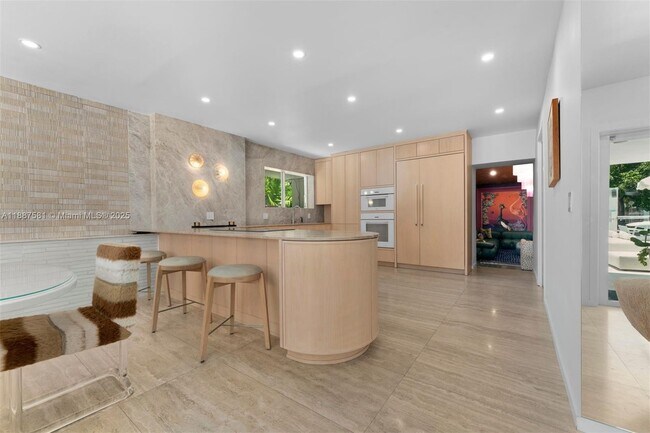 Building Photo - 1250 NE 87th St