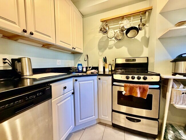 Building Photo - 354 Beacon St