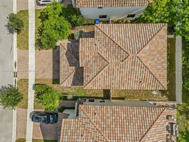 Building Photo - 3855 SW 90th Ave