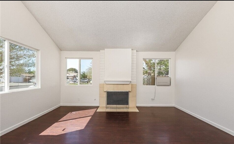 Building Photo - 44518 Benald St