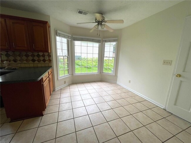Building Photo - 4630 Hampton Square Dr