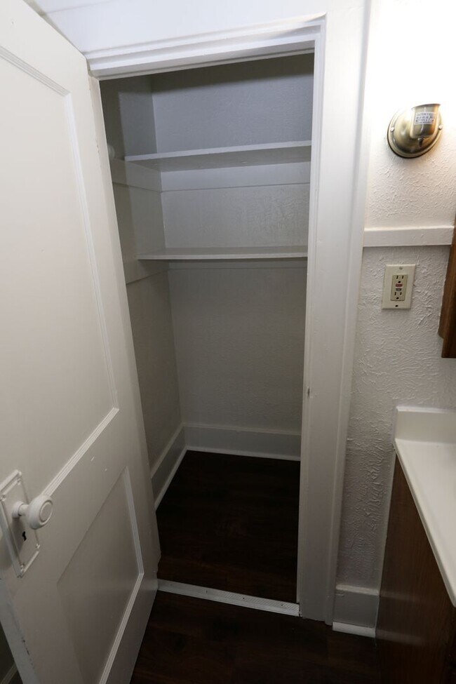 Building Photo - 1601-B