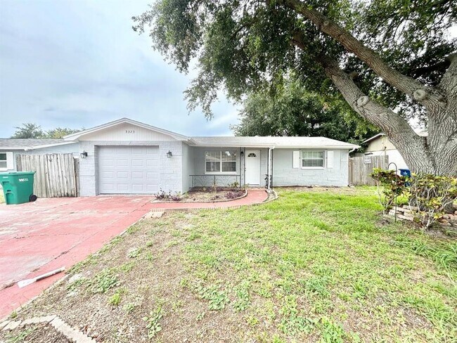 Building Photo - 3323 Fairmount Dr
