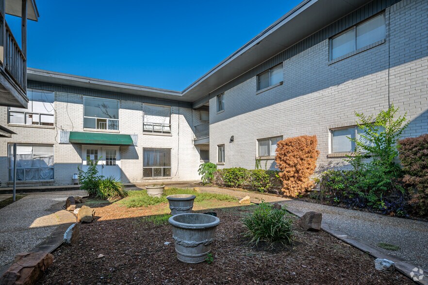 Royal Oaks Apartments 2345 Pecos St Beaumont TX 77702 Apartment Finder