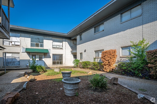 2345 Pecos St - Royal Oaks