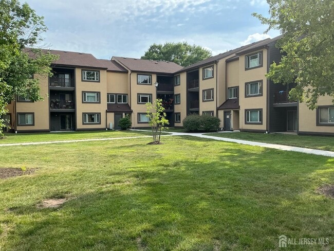 Building Photo - 1306 Sayre Dr
