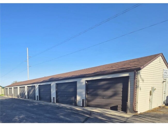 Building Photo - 1918 Greenwood St E