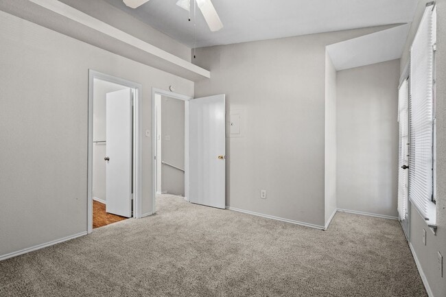Building Photo - River Crossing ATX - Townhome - 2bd/2.5ba - W/D - Close to Downtown - $1395