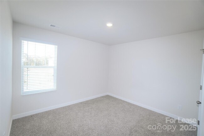 Building Photo - 221 Arden Dr