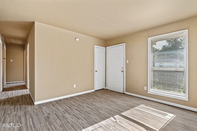 Building Photo - 1222 Lampkin St