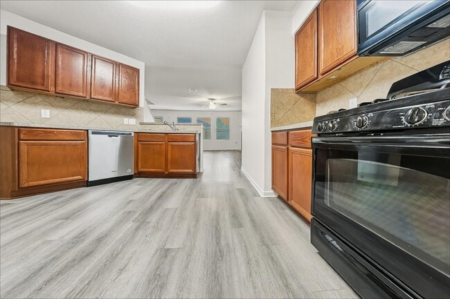 Building Photo - 16818 Blackberry Lily Ln